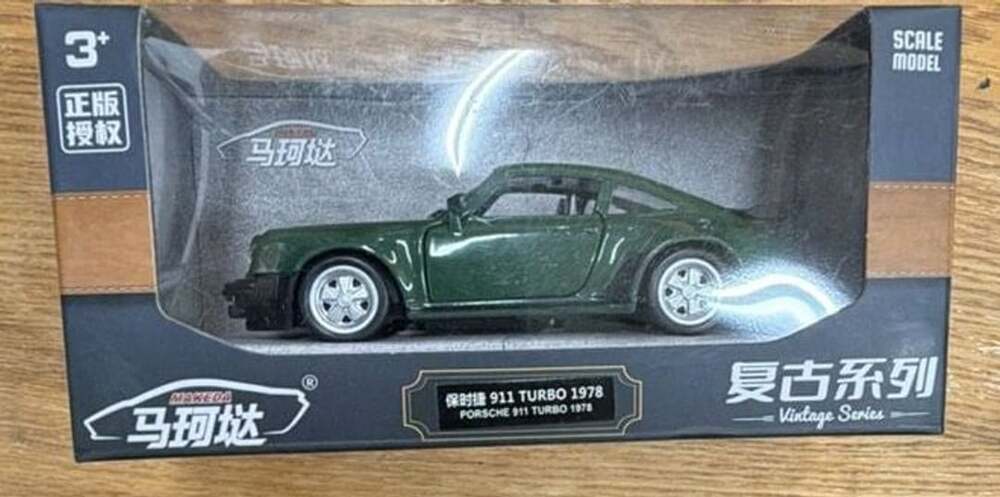 Maisto Porsche 911 Turbo 1978 Diecast Model Car Green